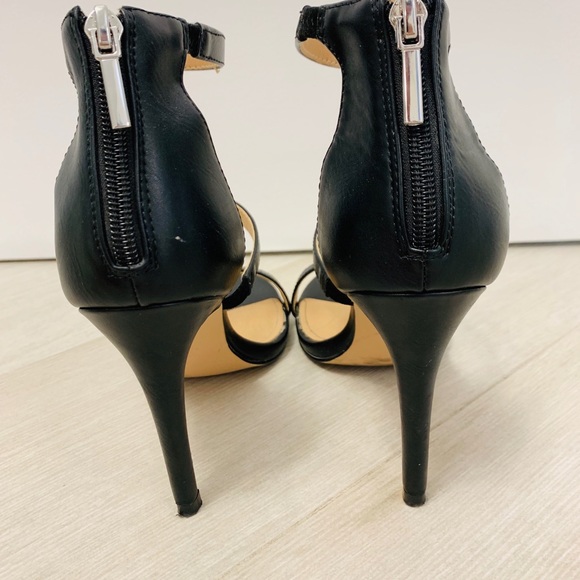 black strapped 👠 heels - Picture 5 of 5